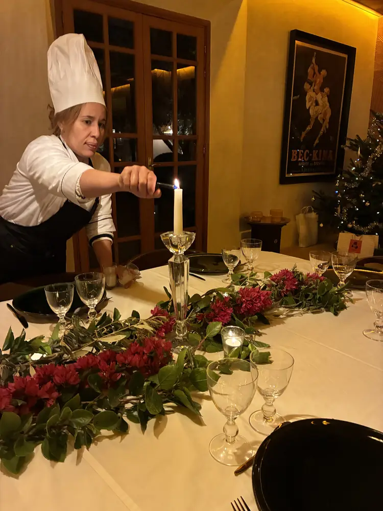 Une table de fête aux chandelles