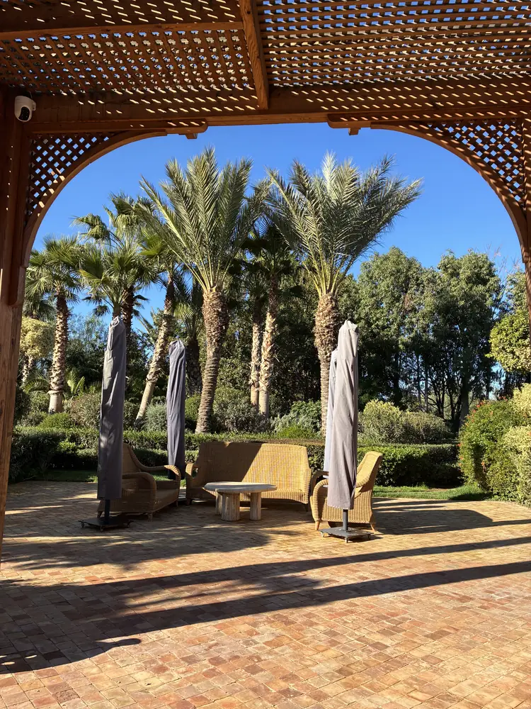 Sous la grande pergola