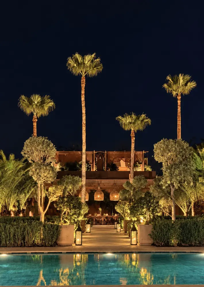 La maison la nuit, depuis la piscine